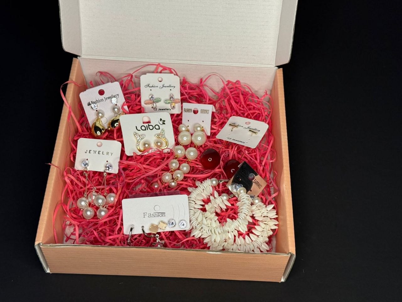 ✨ Fully Customizable Gift Hampers for Every Occasion ✨